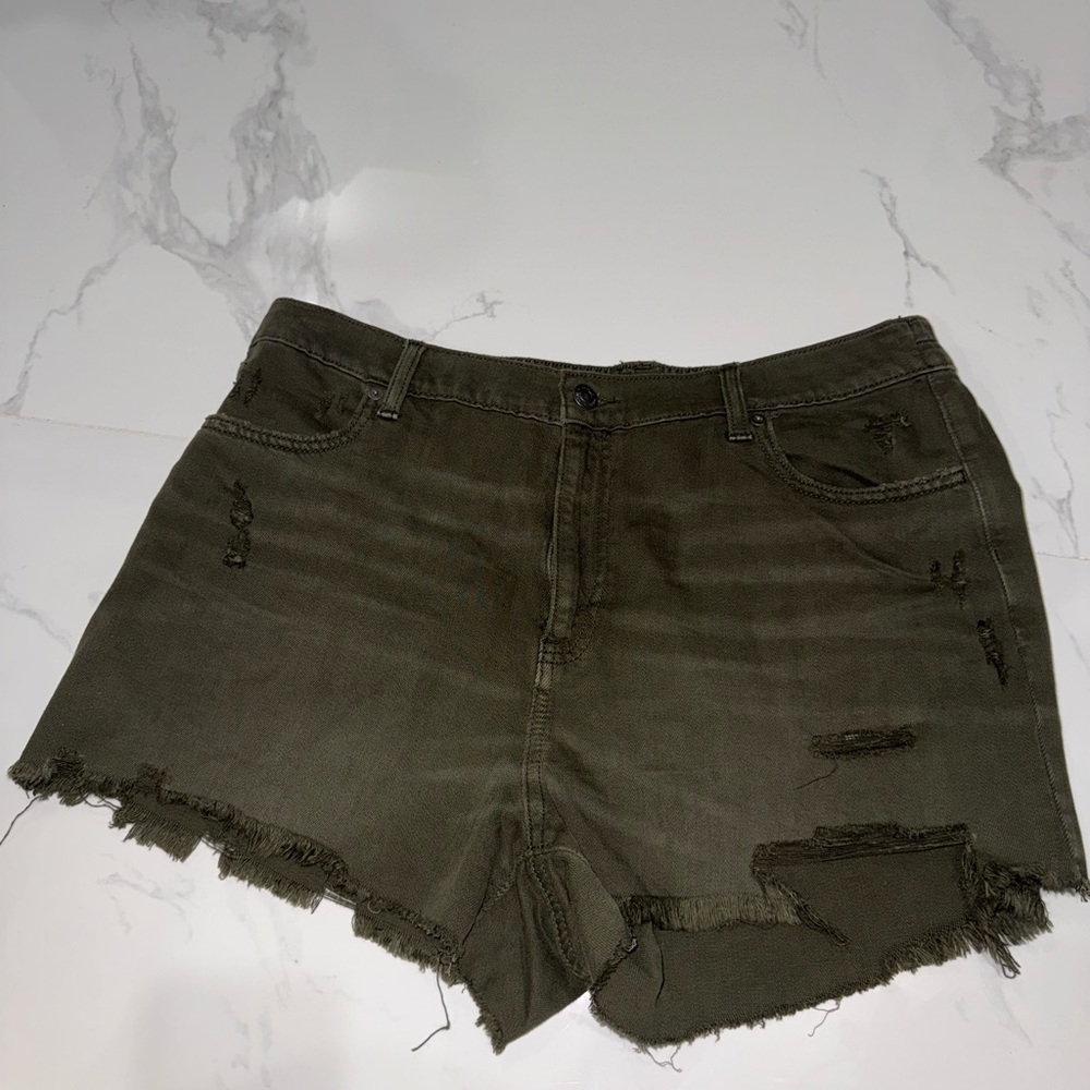 AERIE women short size L